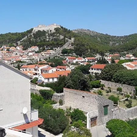Central, Spacious, Great View Appartamento