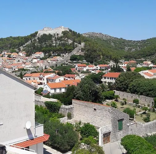 Central, Spacious, Great View 公寓