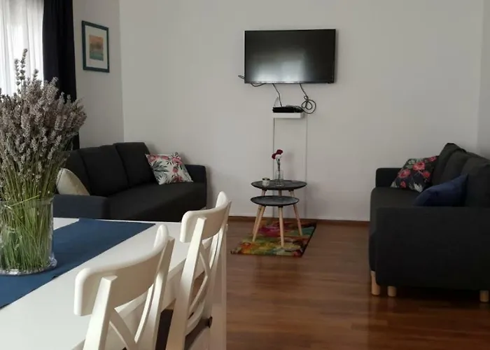 Central, Spacious, Great View 公寓 *