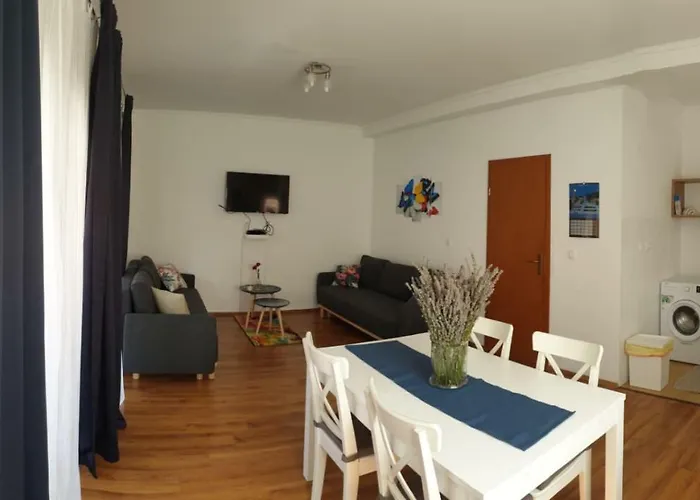 Central, Spacious, Great View * 赫瓦尔