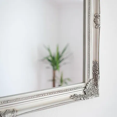 Central, Spacious, Great View Apartment *